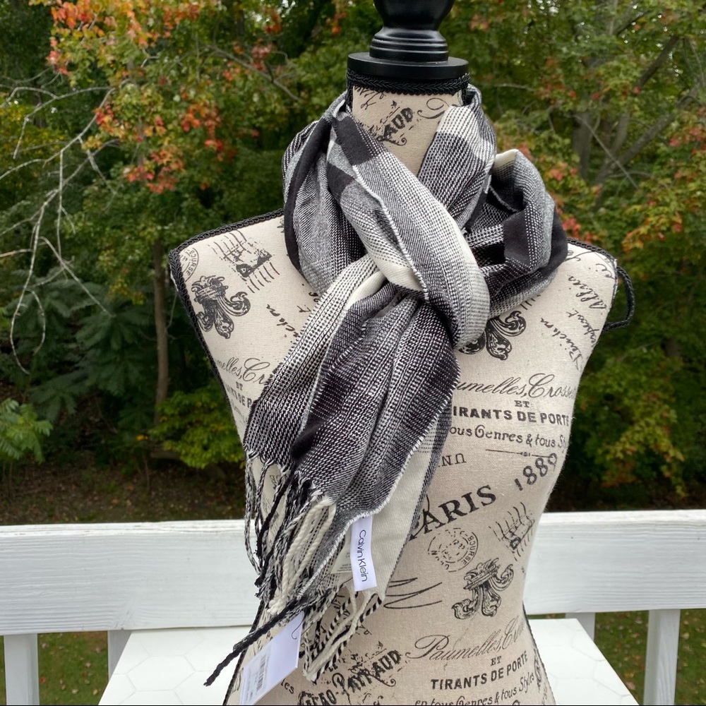 Calvin Klein Rectangle Black and Ivory Plaid scarf with fringes NWT